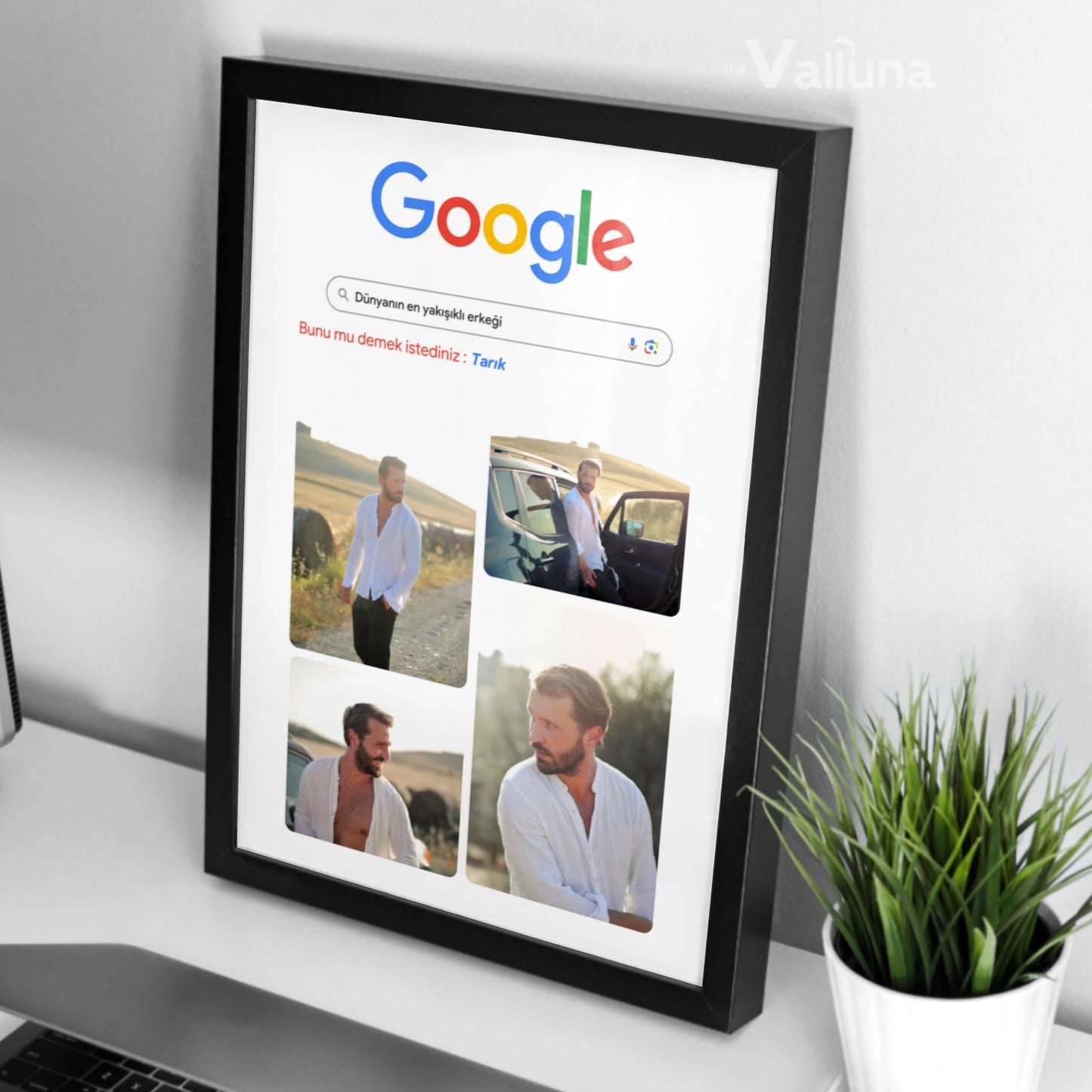 Dünyanın en yakışıklı erkeği Google Görseller | Çerçeveli Poster