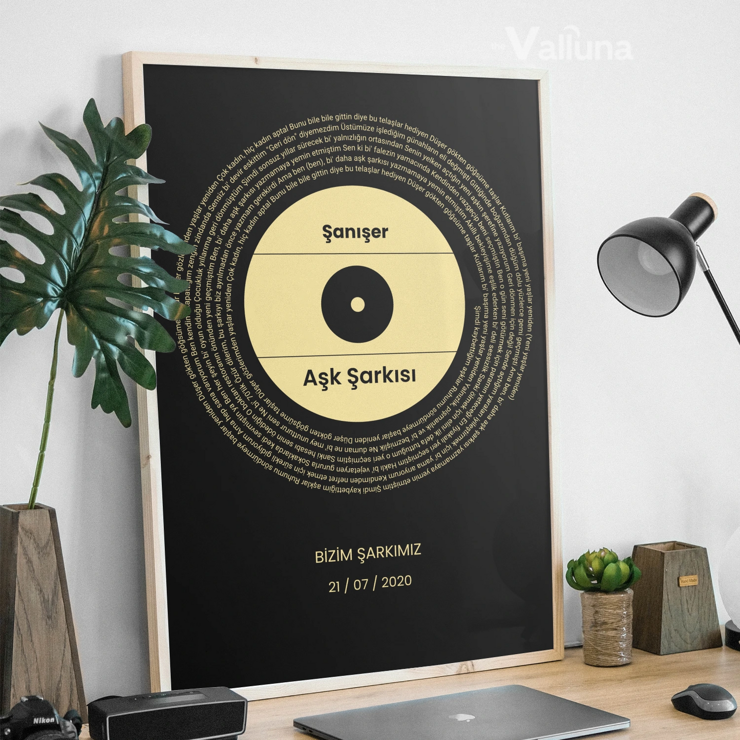 Özel vinly altın plak şarkı sözleri | Çerçeveli Poster