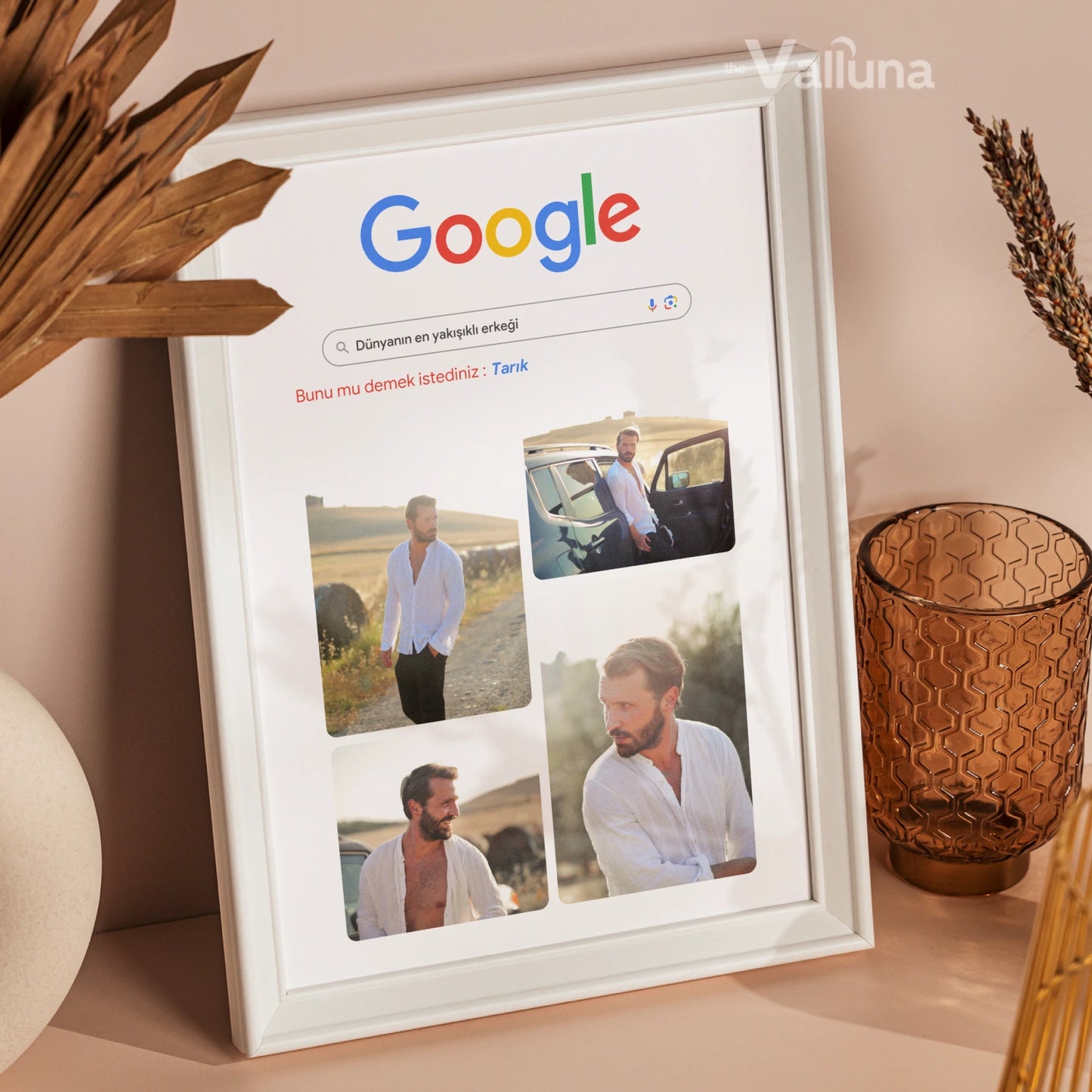 Dünyanın en yakışıklı erkeği Google Görseller | Çerçeveli Poster