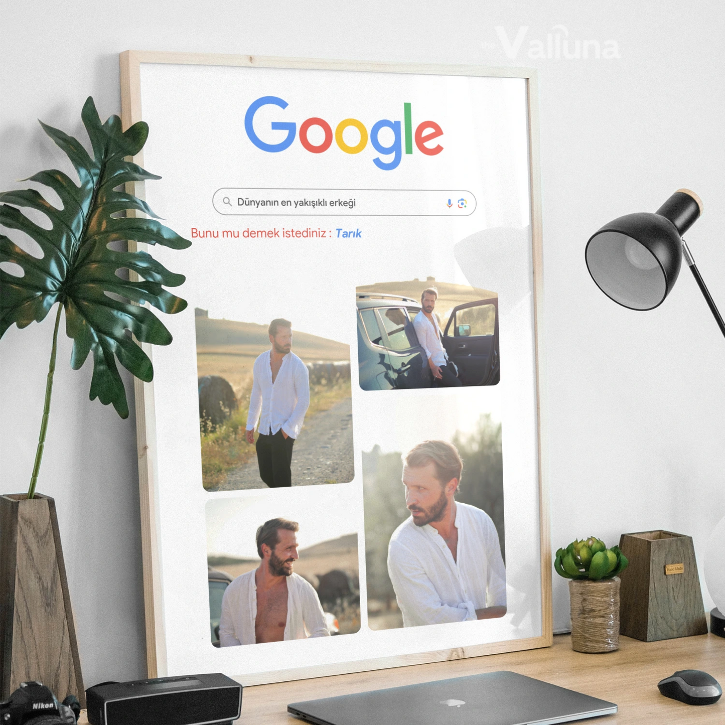 Dünyanın en yakışıklı erkeği Google Görseller | Çerçeveli Poster